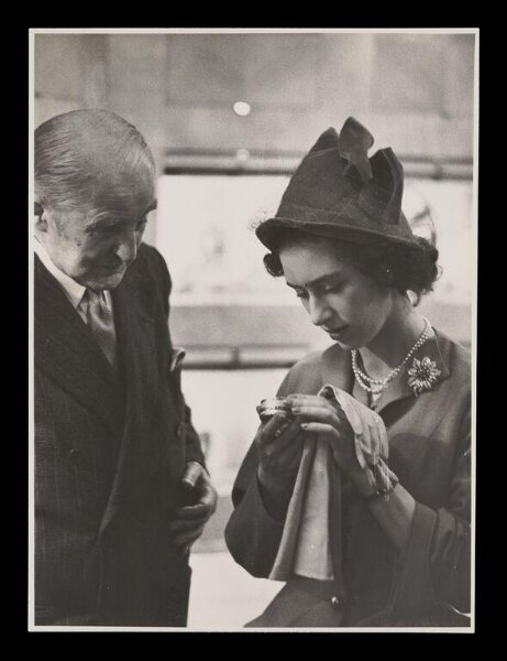 Hardy, Bert, Princess Margaret at the Jewellers