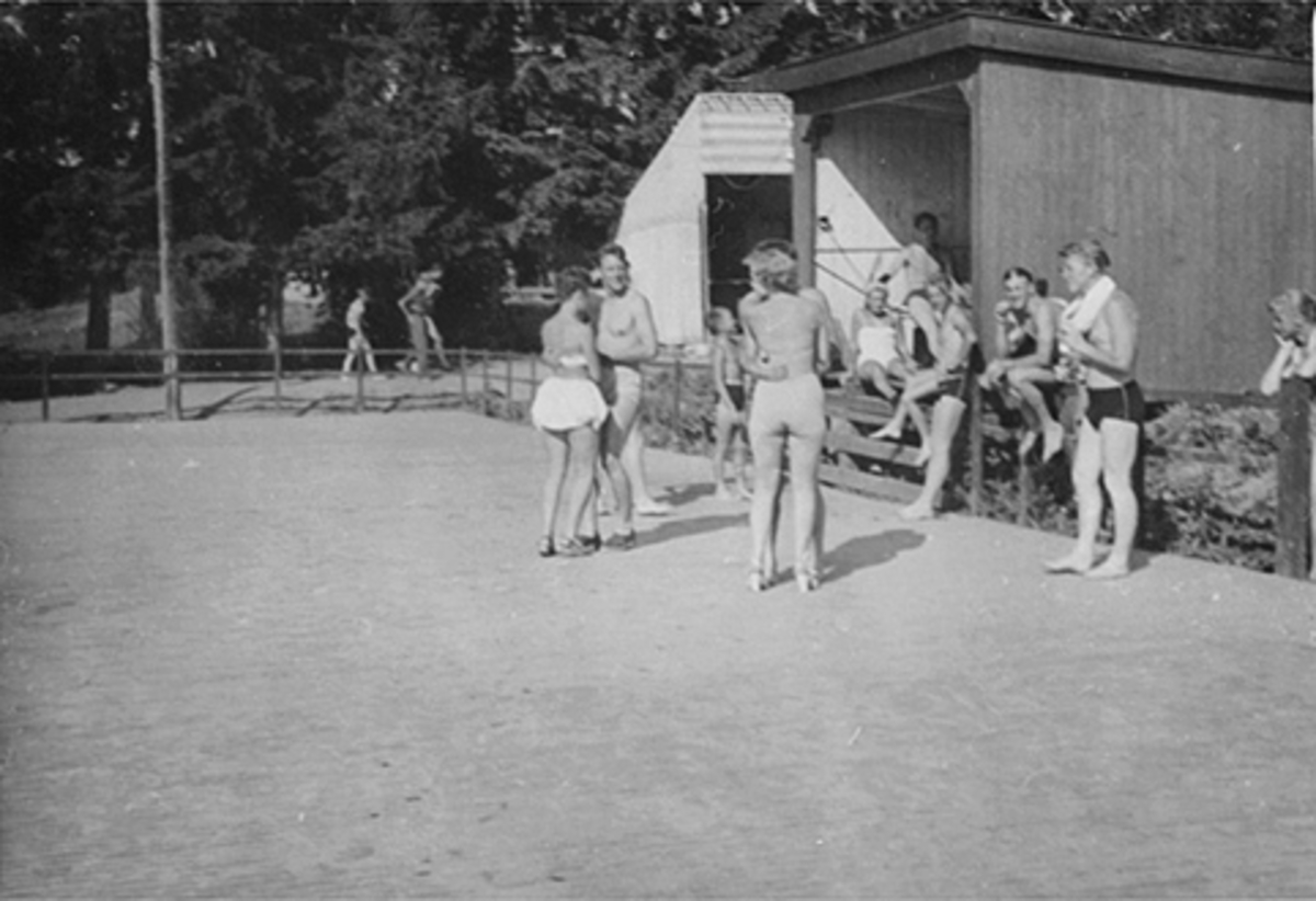 Anno Domkirkeodden, DANSENDE BADEGJESTER PÅ DANSEGULVET, HEDMARKSMUSEET OG DOMKIRKEODDEN