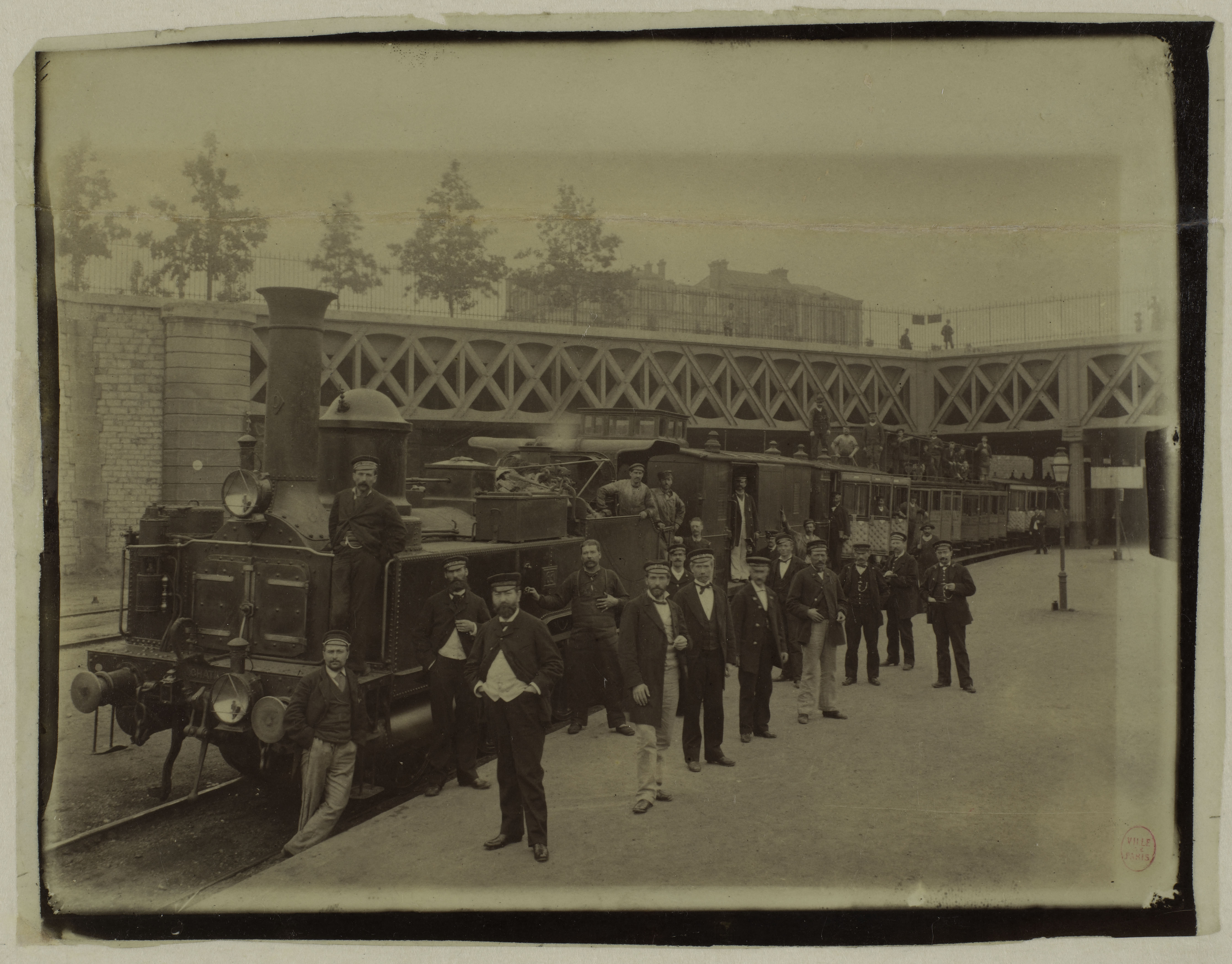 Anonyme, Train à vapeur au pont de Courcelles, sur la Petite Ceinture, 17ème arrondissement, Paris.