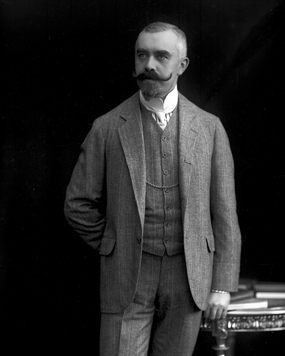 Gustav Borgen, Portrett av høyesterettsadvokat Arthur Nicolay Sophus Knagenhjelm.