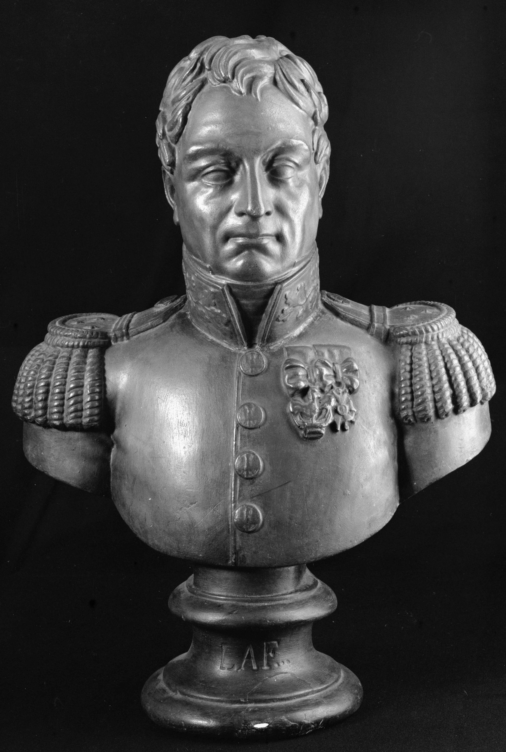 Jean Pierre Dantan, Portrait sérieux de Marie-Joseph-Paul-Roch-Yves-Gilbert du Motier de La Fayette (1757-1834), général et homme politique