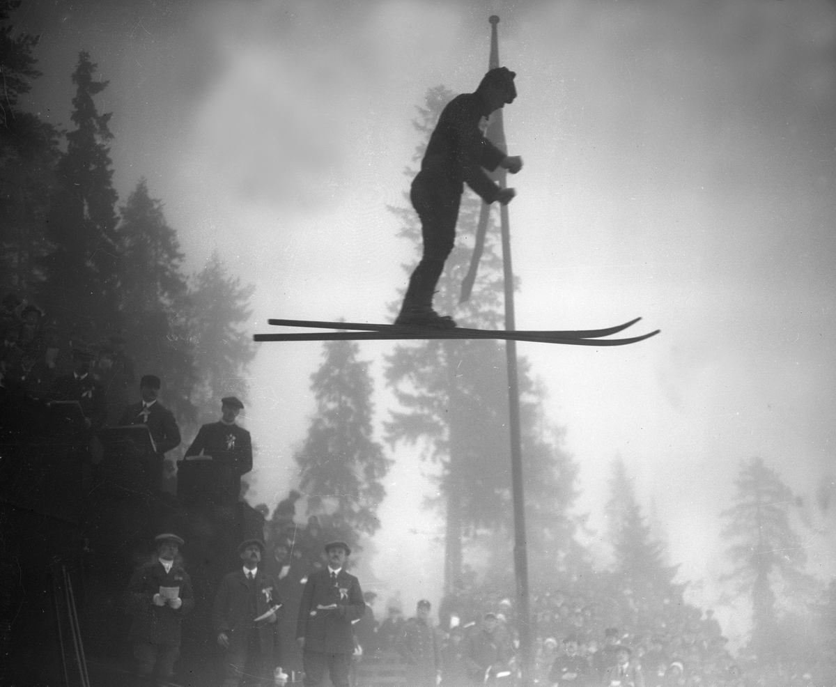 Hermann Christian Neupert, Holmenkollrennet.