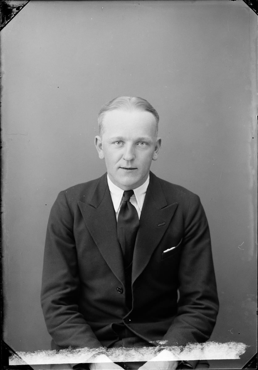 Skötsner-Edhlund, Ateljé Portrait - Gustaf Forsman from Snesslinge, Börstil parish, Uppland