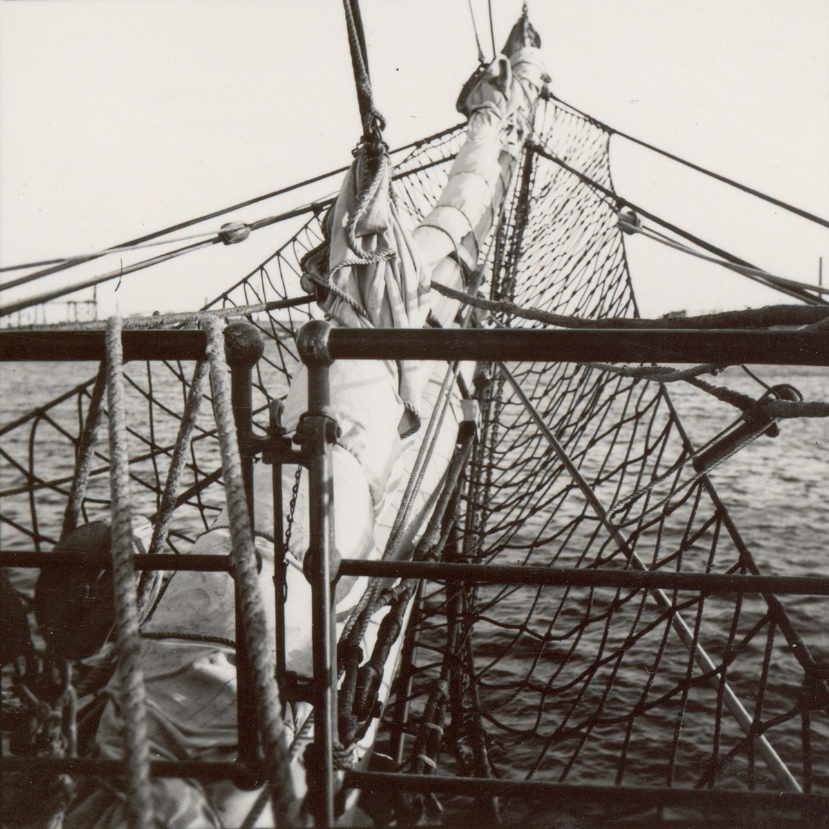 Okänd fotograf,, Bogspröt till det danska skolskeppet Georg Stage. Besök i Kalmar 1937.