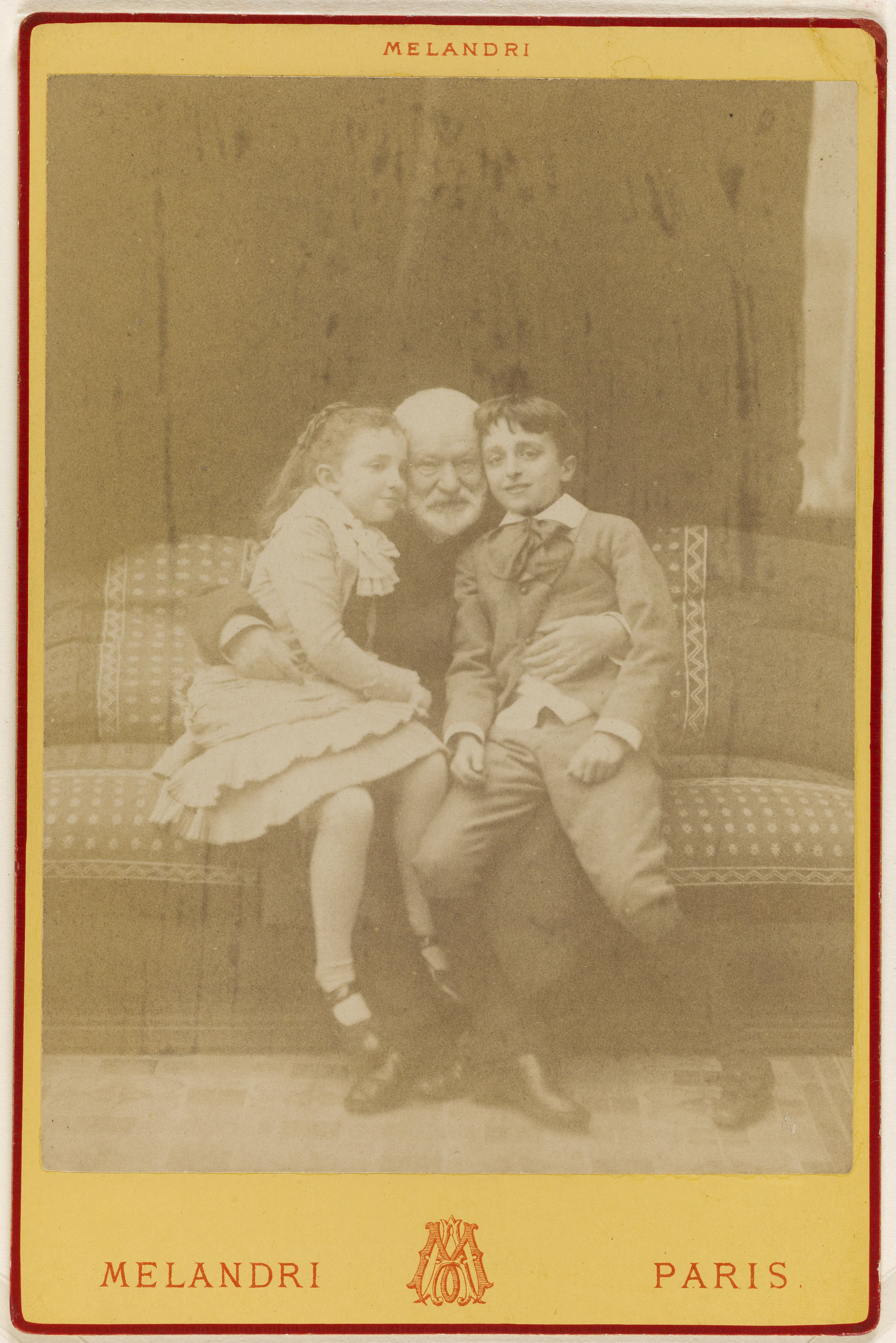 Achille Melandri, Portrait de Victor Hugo (1802-1885), écrivain, avec ses petits-enfants, Jeanne et Georges Hugo.