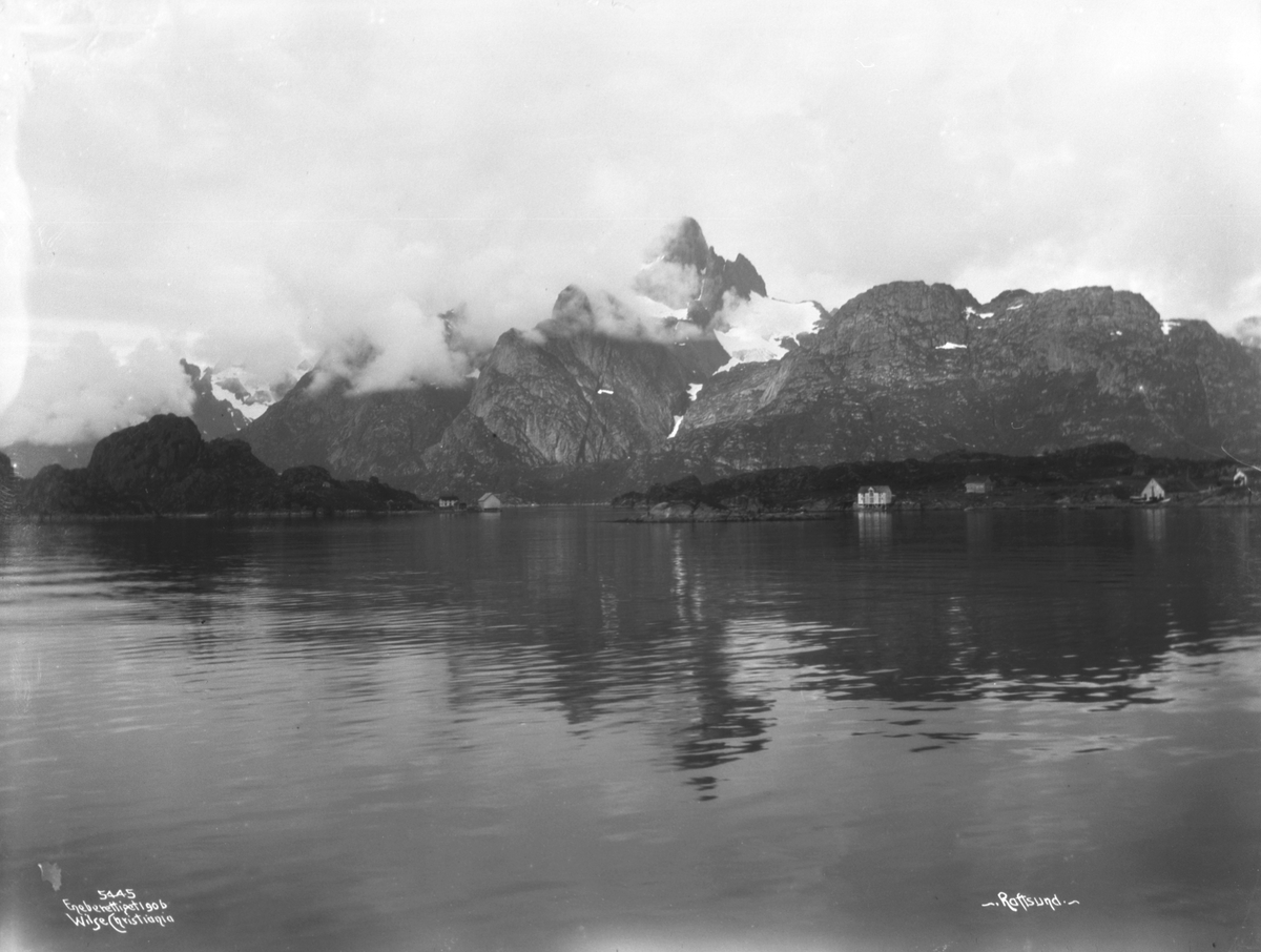 Anders Beer Wilse, Prot: Raftsund med taake paa fjellene 13/8 1906