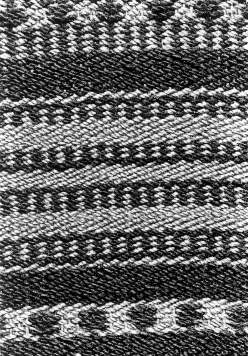 Anna Grostøl, Detalj av teppe, toskaft og smettebord. Eiken, Hægebostad, Vest-Agder 1941.