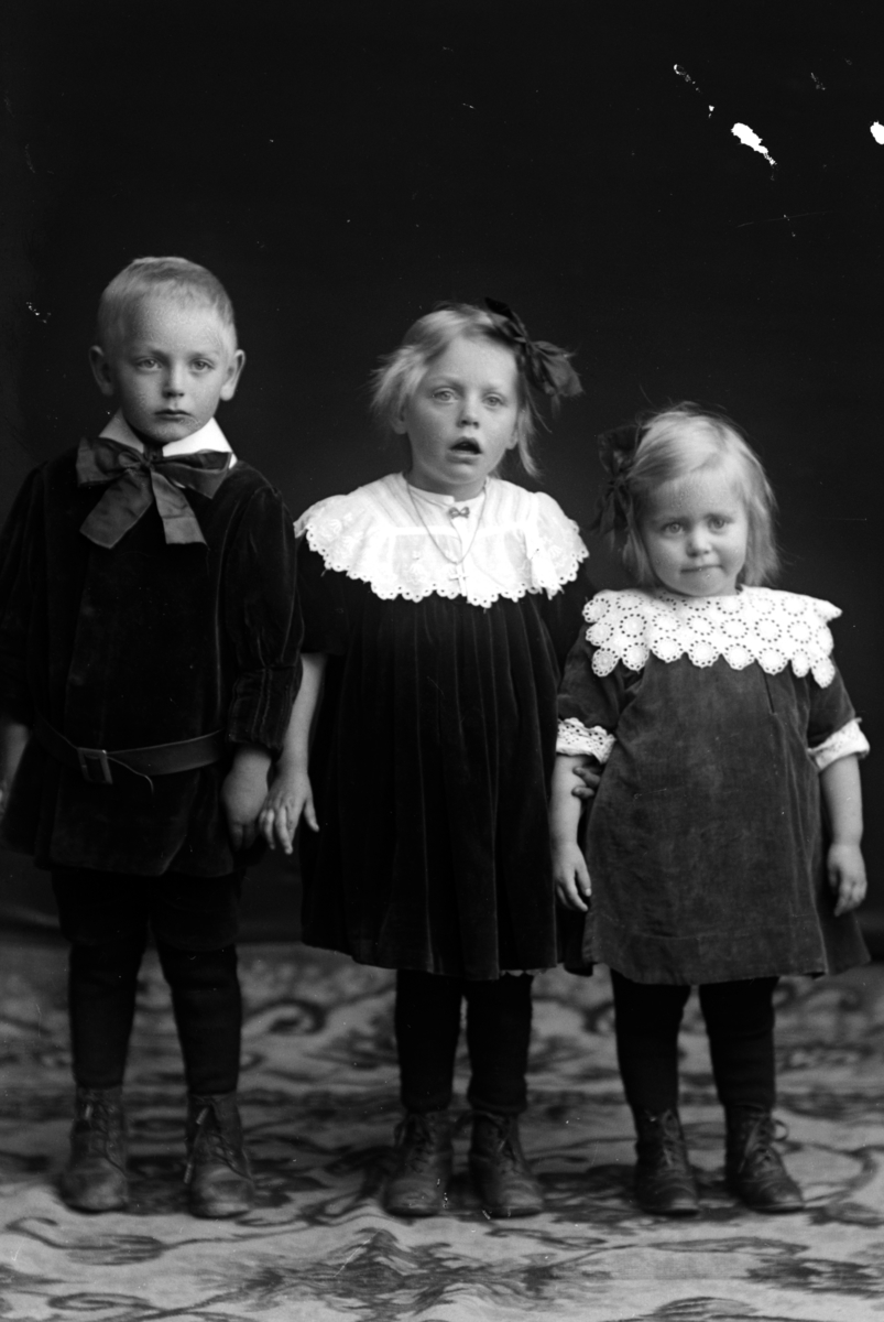 Christian Grundseth, BLYSTAD A. GR: 3 BARN, HELFIG. , 14462