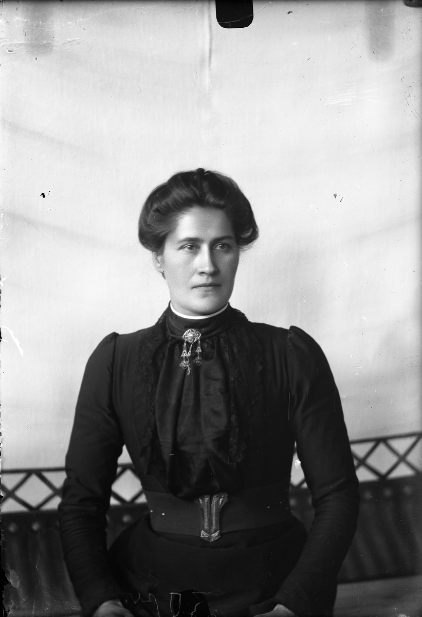 Oscar Holte, Portrett av kvinne