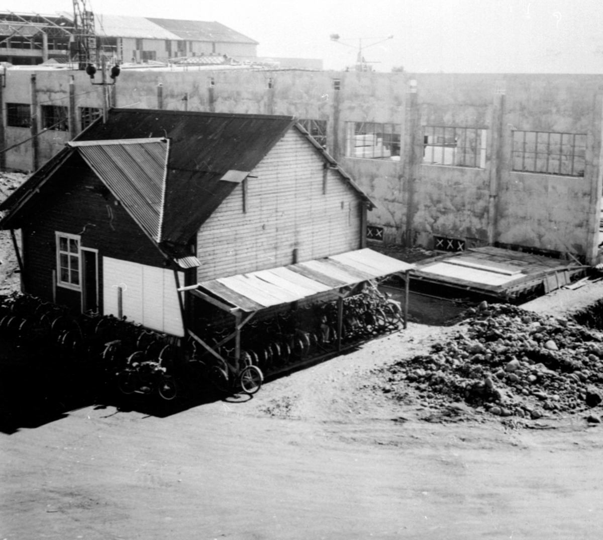 Anno Domkirkeodden, Oversikt fabrikkområdet, Berger Langmoen A/S, Brumunddal, sykkelparkering.