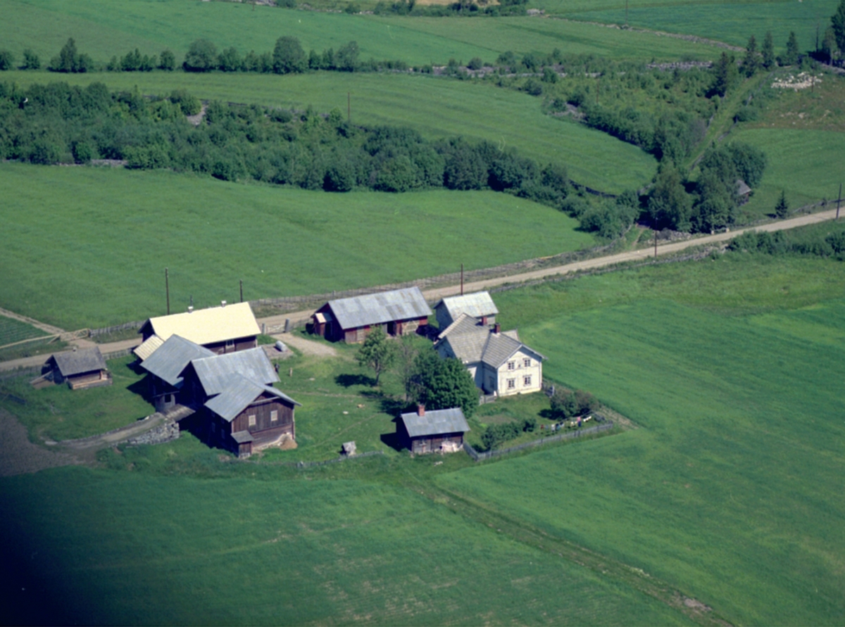 Widerøes Flyveselskap A/S, Flyfoto, Sagåbakken søndre nr.1 (Gnr 0415-136/1 ) i Nordbygda, Løten. Nordbygdvegen 240