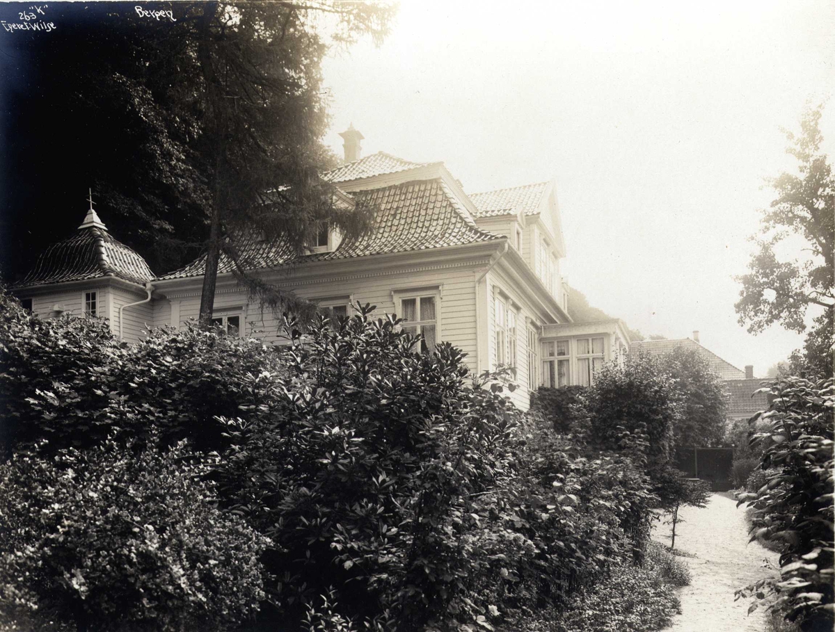 Anders Beer Wilse, Villa, Kalfaret, Bergen, Hordaland. Fotografert 1912.