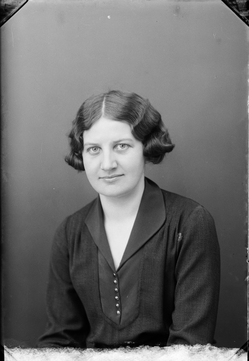 Skötsner-Edhlund, Ateljéporträtt - Eva Bohman från Östhammar, Uppland