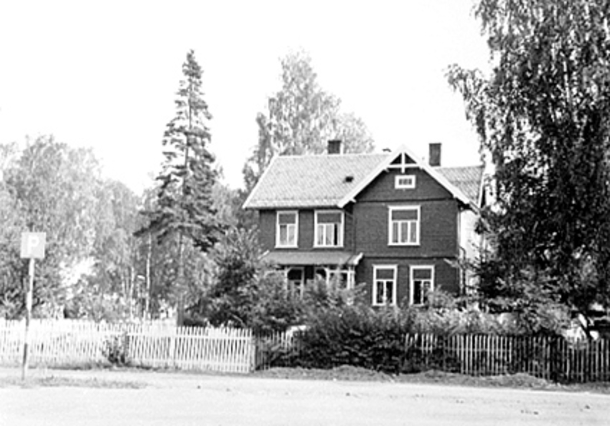 Anno Domkirkeodden, EKSTERIØR, TRÆTTEBERGVILLAEN, SVERDRUPSGT. 23Bygget i 1901 etter tegning av Hamar-gutten Leif Jensen(f. 1879)