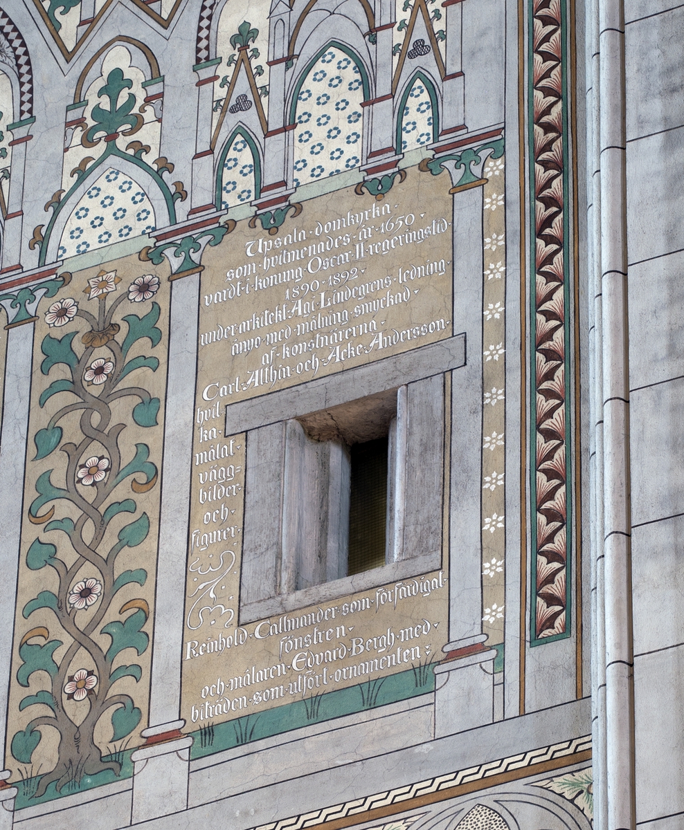 Olle Norling, Inskrift gjord av målarlaget 1892. Norra korsarmen (travé 8), östra väggen, Uppsala domkyrka, Uppsala 2013