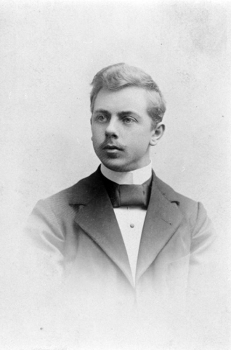 Anno Domkirkeodden, CARL HAGERUP ØSTBYE 1874 - 1926