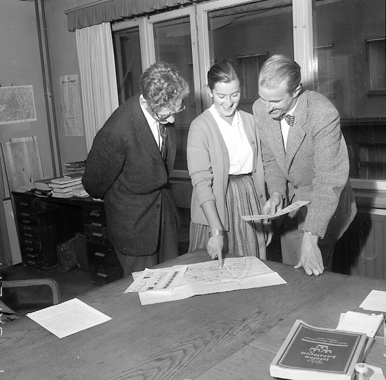 Arne Andersson, Enligt notering: "Ritningar studeras på Tidningen Aug 57".