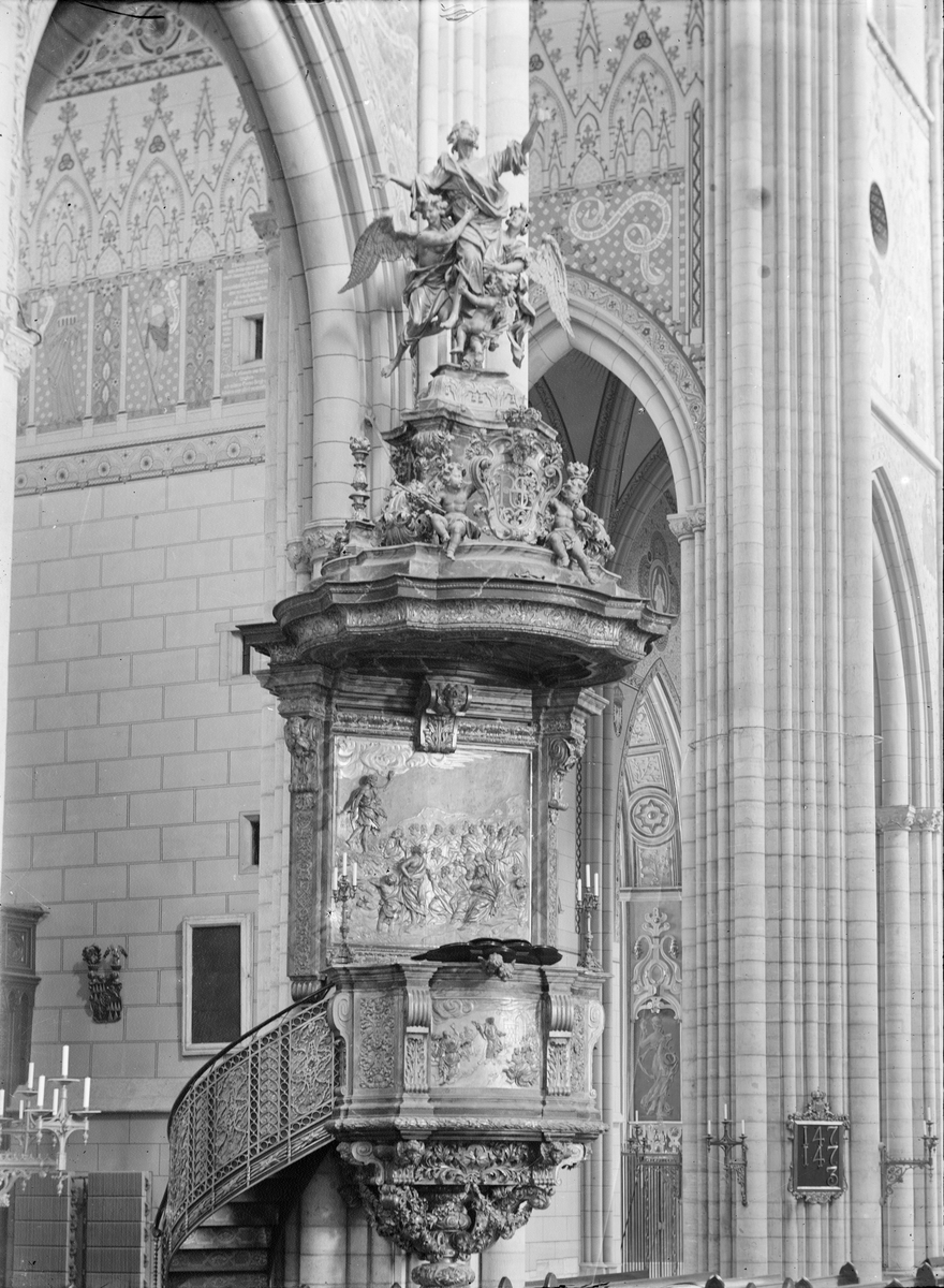 Henri Osti's Fotografiateliér, Predikstolen i Uppsala domkyrka, Uppsala 1900