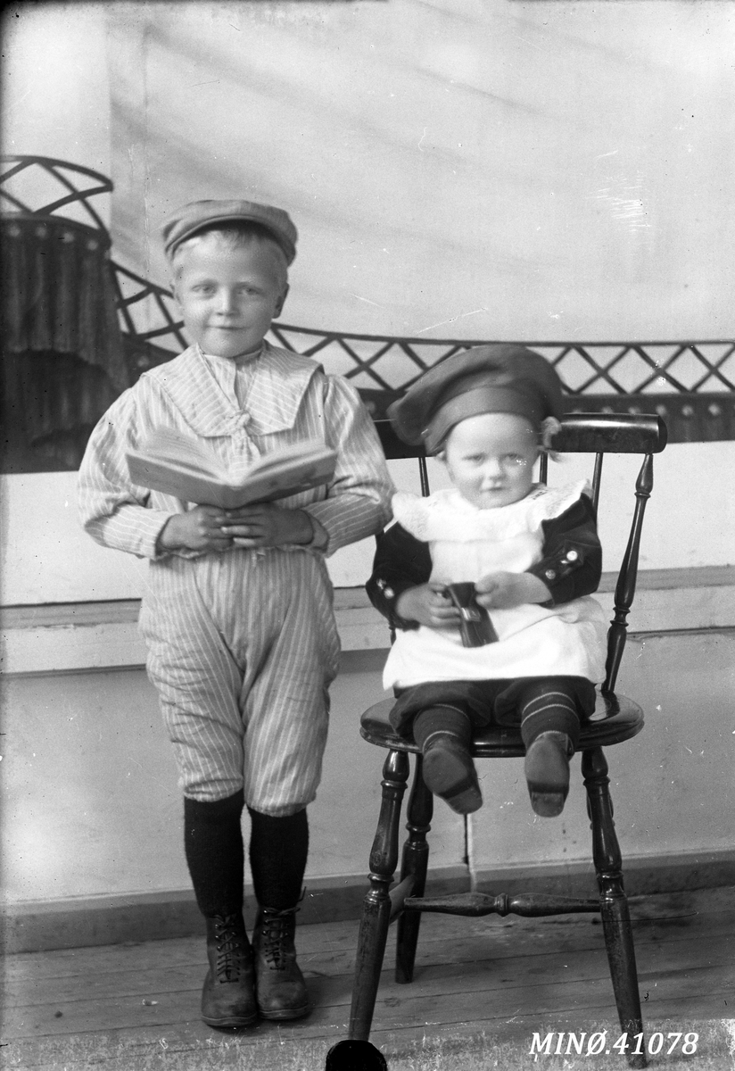 Oscar Holte, Portrett av to små barn