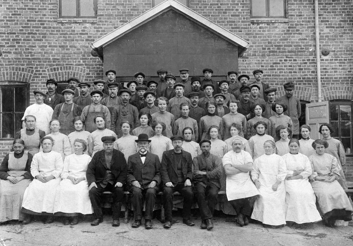Anno Domkirkeodden, GRUPPE, ARBEIDERE, FORMENN, A/S DE NORSKE MELKEFABRIKKER. Navneliste følger reg. skjema