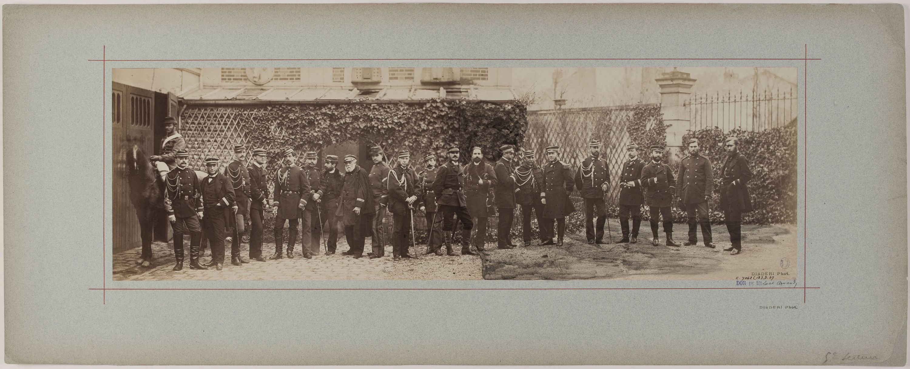 André-Adolphe-Eugène Disdéri, Panorama : portrait de groupe de soldats