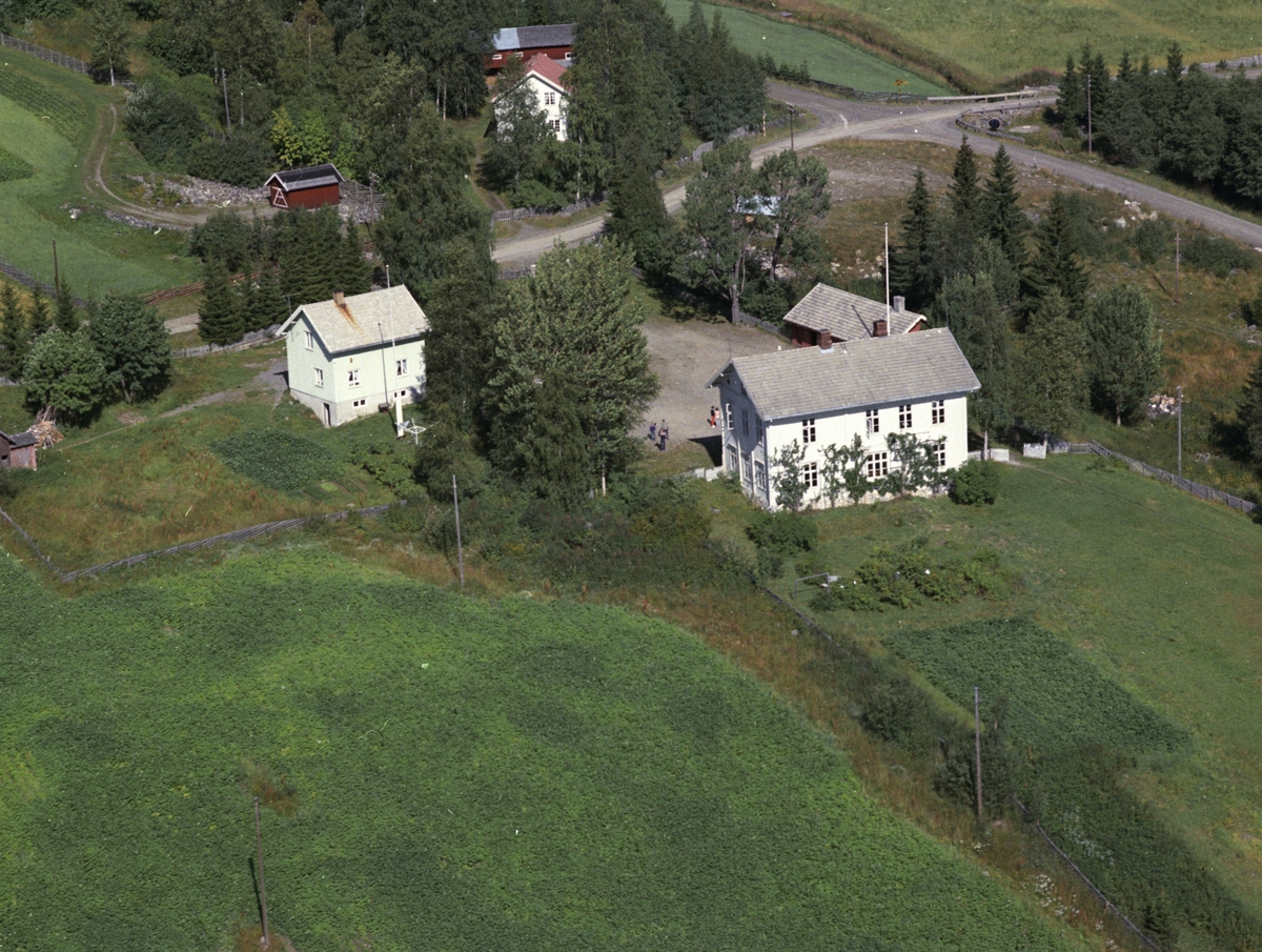 Widerøes Flyveselskap A/S, Flyfoto av Elverhøy skole, Lismarka, Ringsaker.