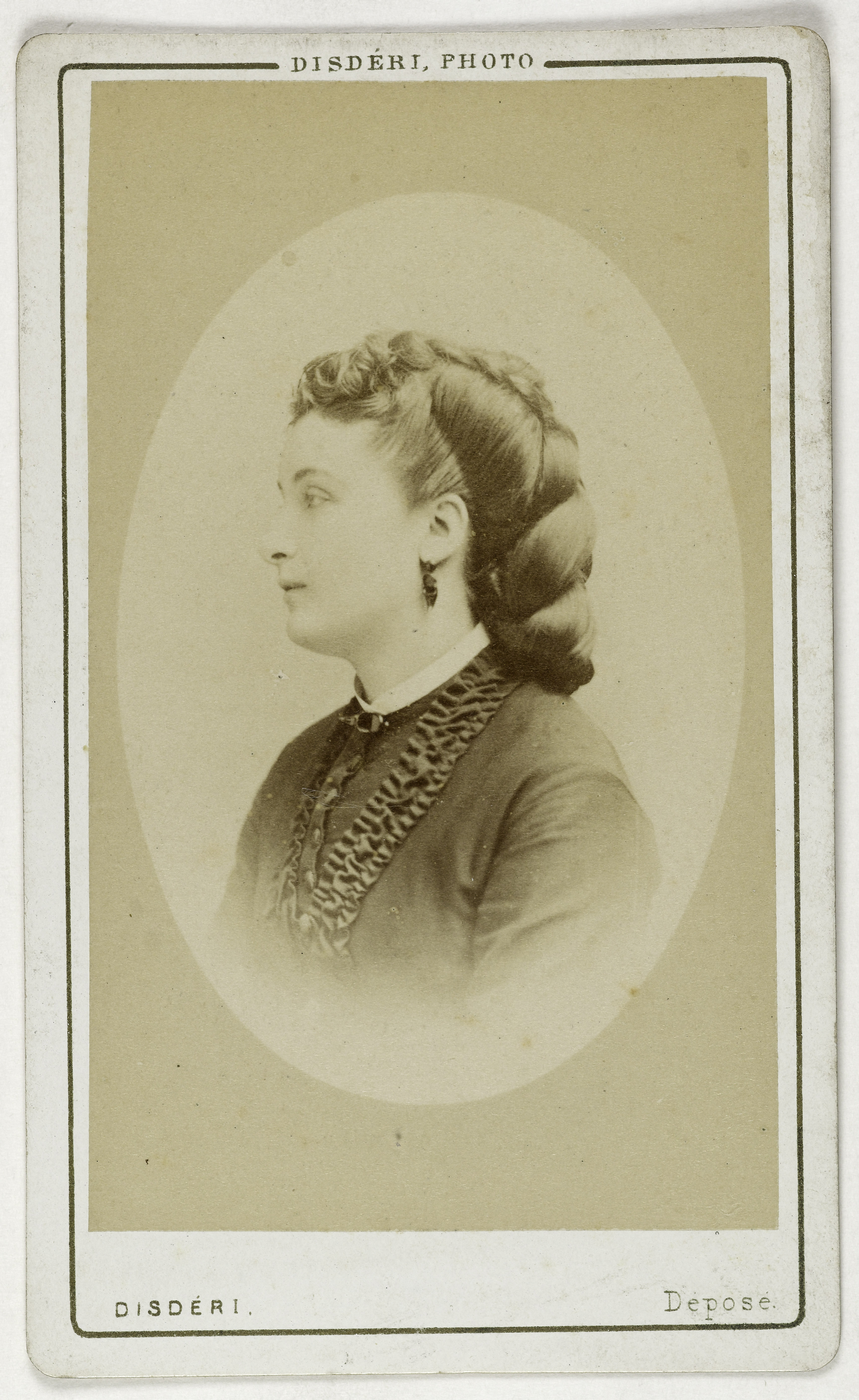 André-Adolphe-Eugène Disdéri, Portrait de Lilia Hermann, cousine de Rosine Bloch, (actrice au théâtre de la Renaissance en 1879)