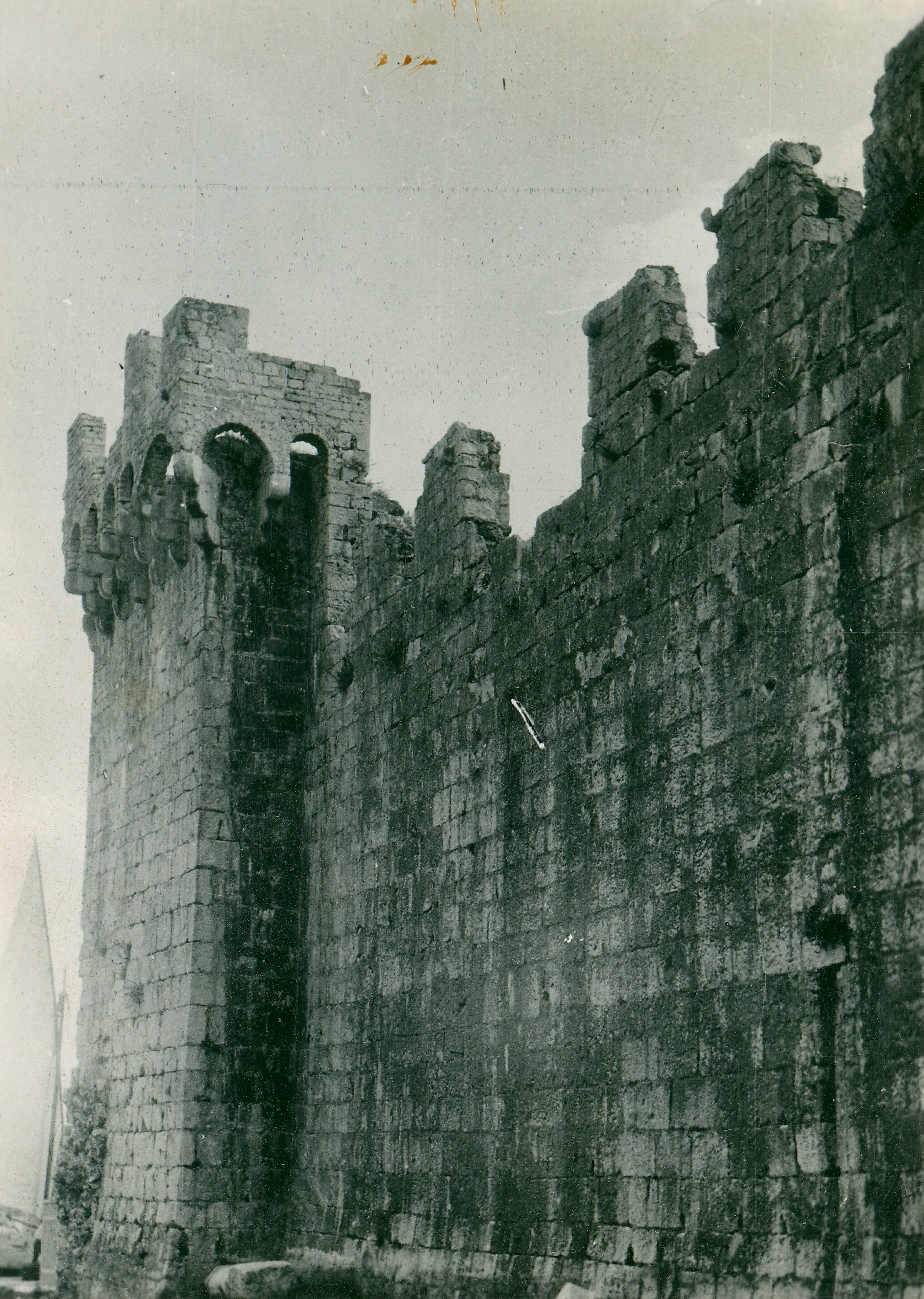 Većeslav Henneberg, Trogir - kula s gradskim zidovima Kamerlenga