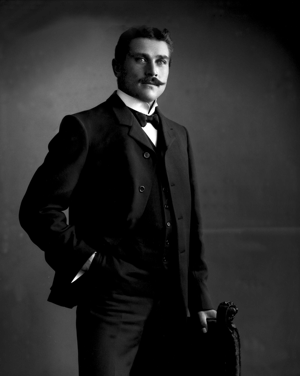 Gustav Borgen, Portrett, mann i dress. Herr Dam.