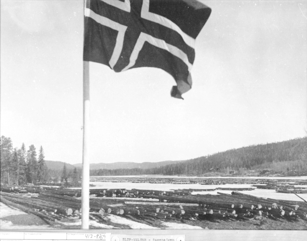 Anno Domkirkeodden, TØMMER PÅ RASENSJØEN SETT FRA PLASSETRA, SLIPVELTER, STANGE ALLMENNING