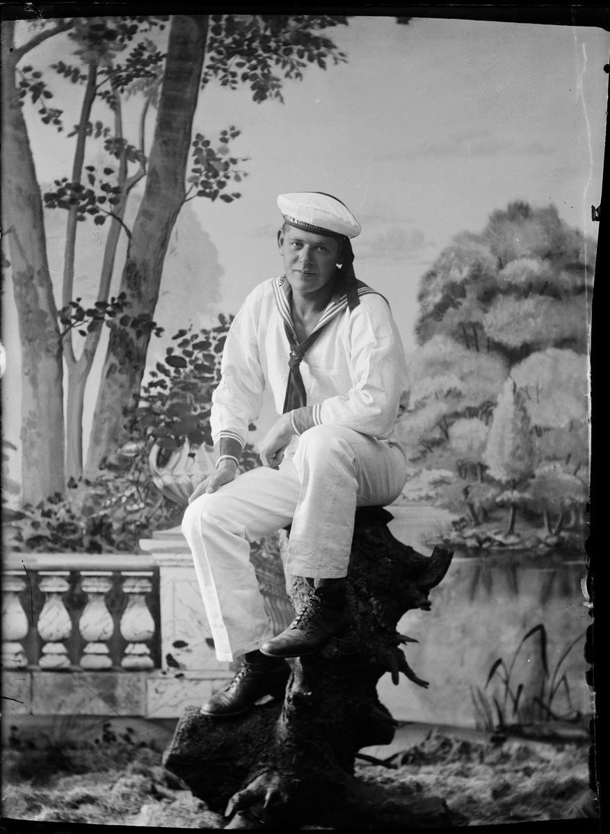 Skötsner-Edhlund, Algot Lindkvist i sjömansuniform, Östhammar, Uppland