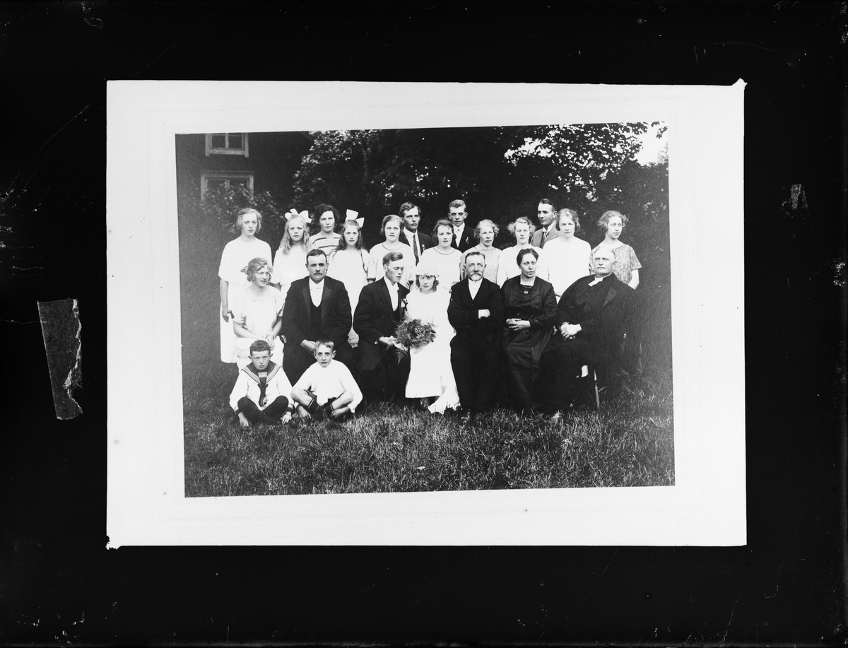 Skötsner-Edhlund, Reprofotografi - brudparet Nilsson, Ed, Börstils socken, Uppland