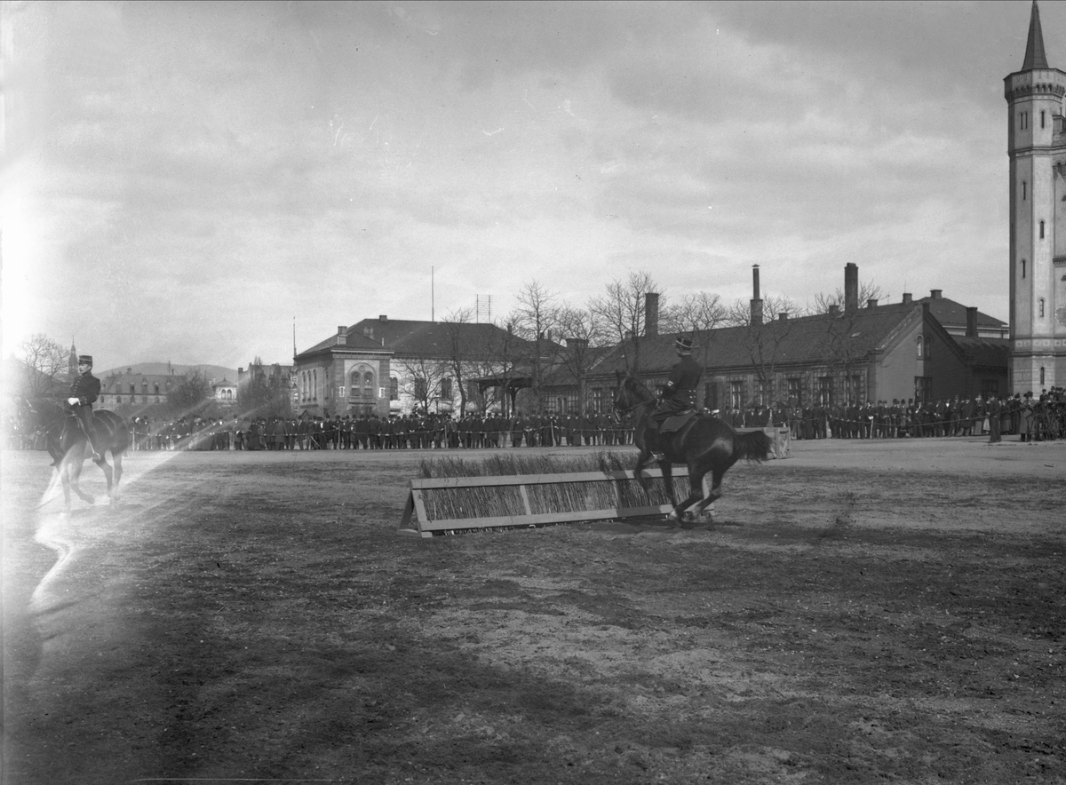 Gustav Borgen, Festningsplassen Akershus festning, Oslo. Militær rideoppvisning.