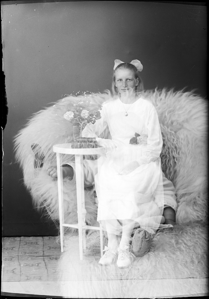 Skötsner-Edhlund, Dubbelexponering - Hilda Andersson från Annö, Valö socken, Uppland 1922