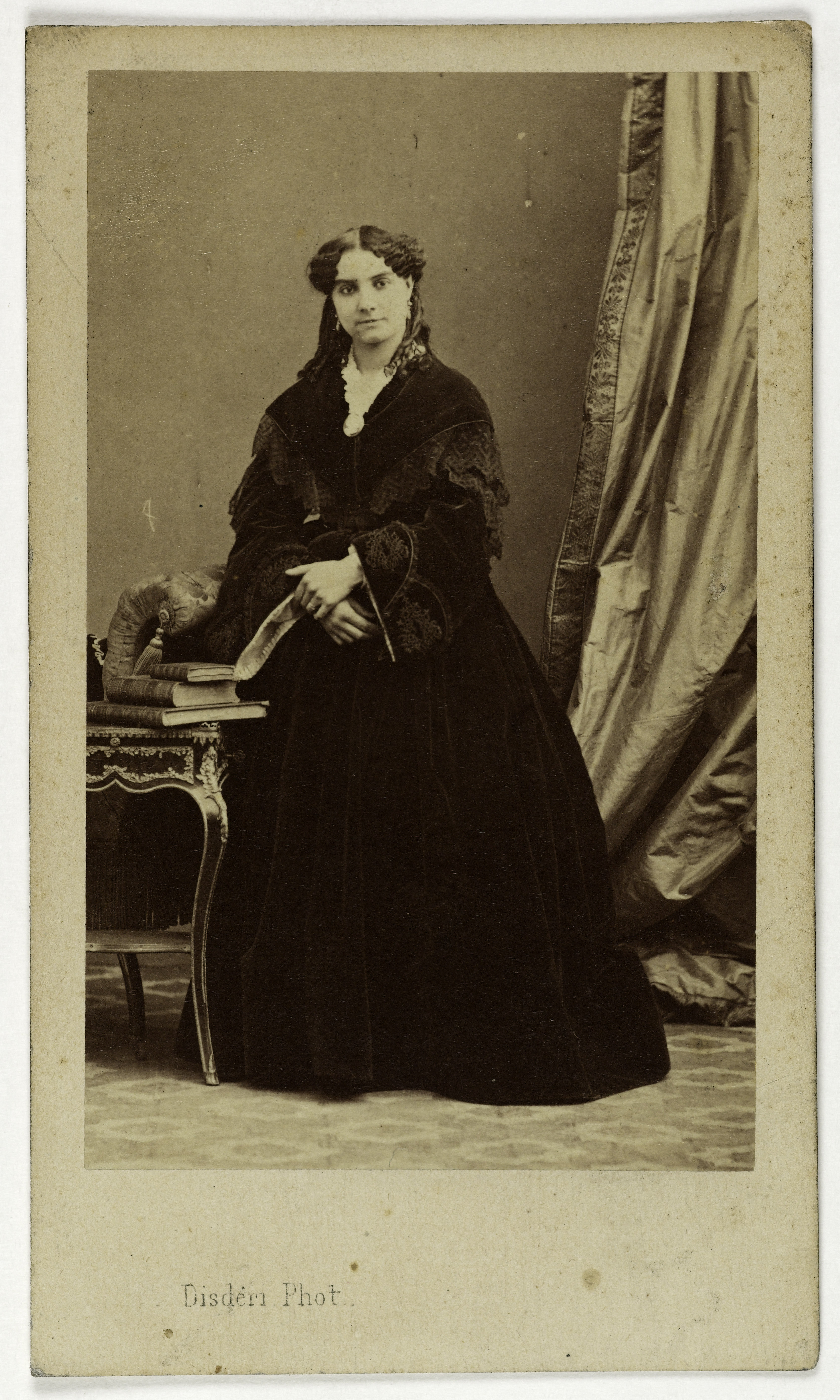 André-Adolphe-Eugène Disdéri, Portrait d'Hernanda, actrice