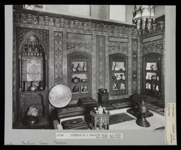 unknown, Photograph of a Damascus-themed interior at the Bethnal Green Museum