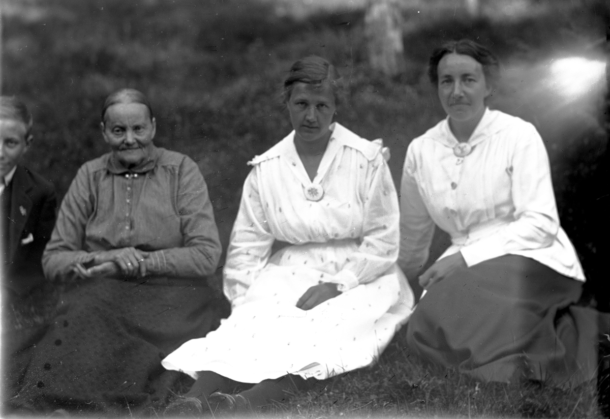 Anders O. Sørhuus, Tre kvinner i naturen