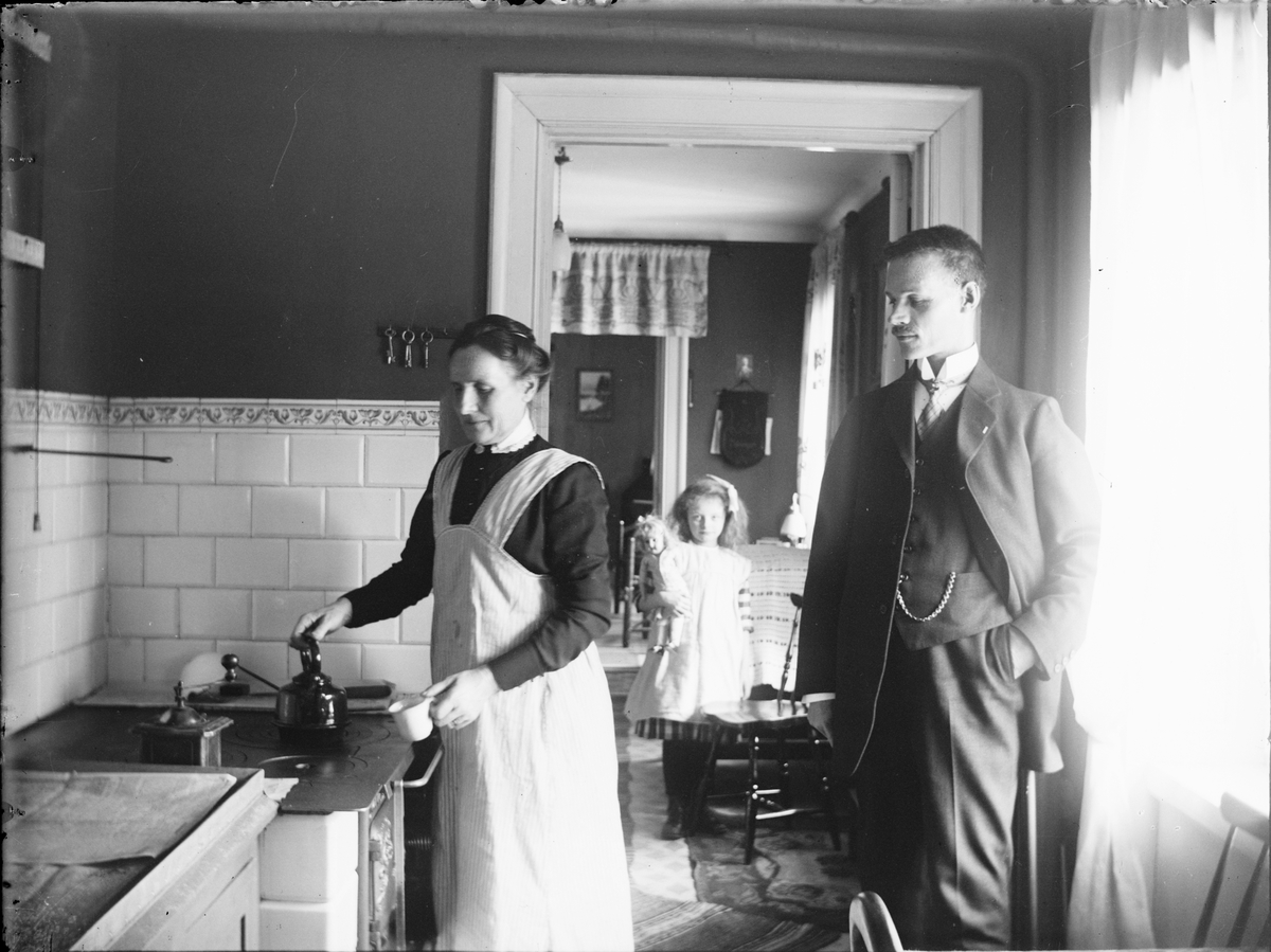 Skötsner-Edhlund, Kaffekokning hemma hos bankvaktmästare Erik Nygren, Östhammar, Uppland