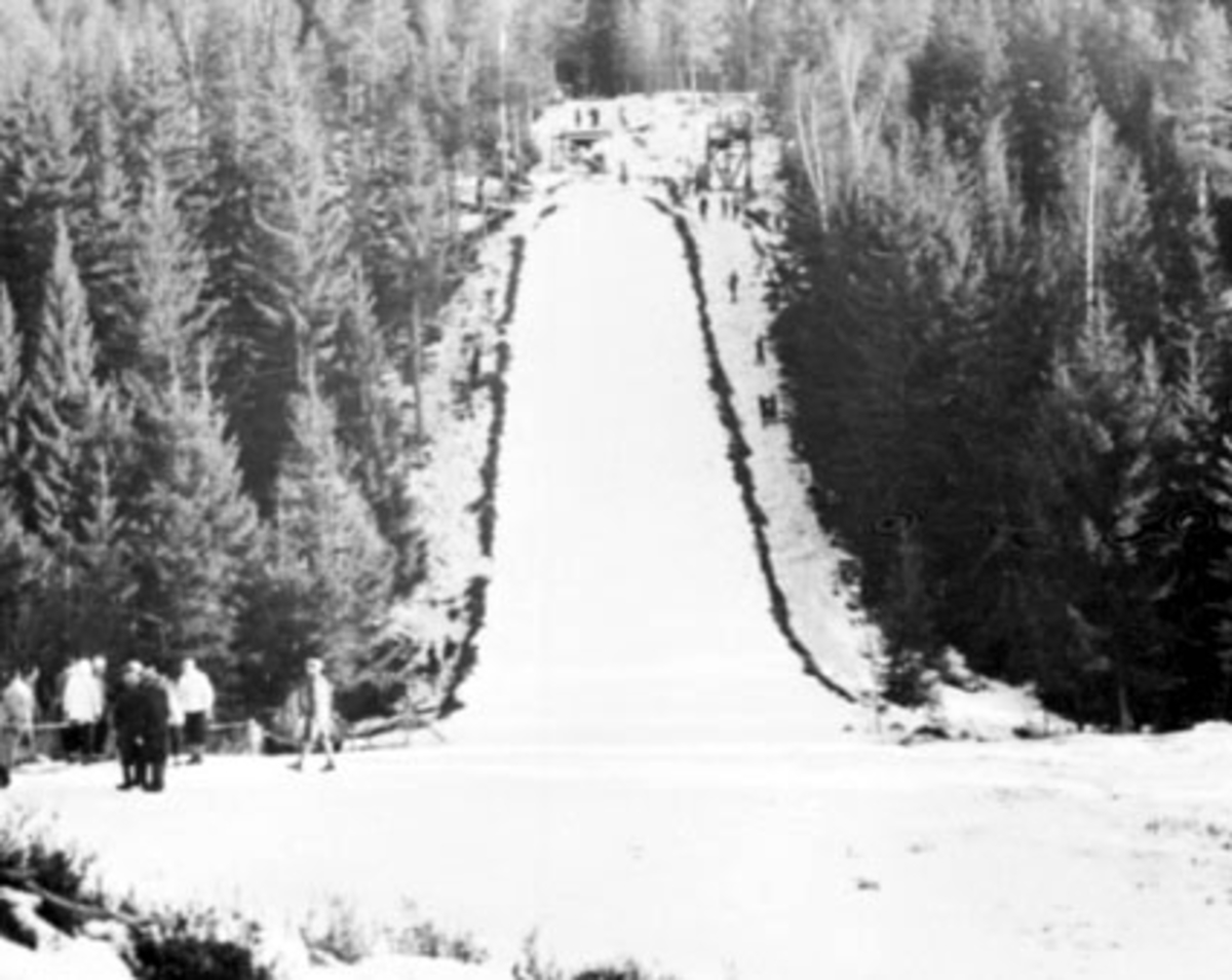 Anno Domkirkeodden, OVERSIKT BJØRNSTADBAKKEN, HOPPBAKKE, SETT FORFRA, , VINTER