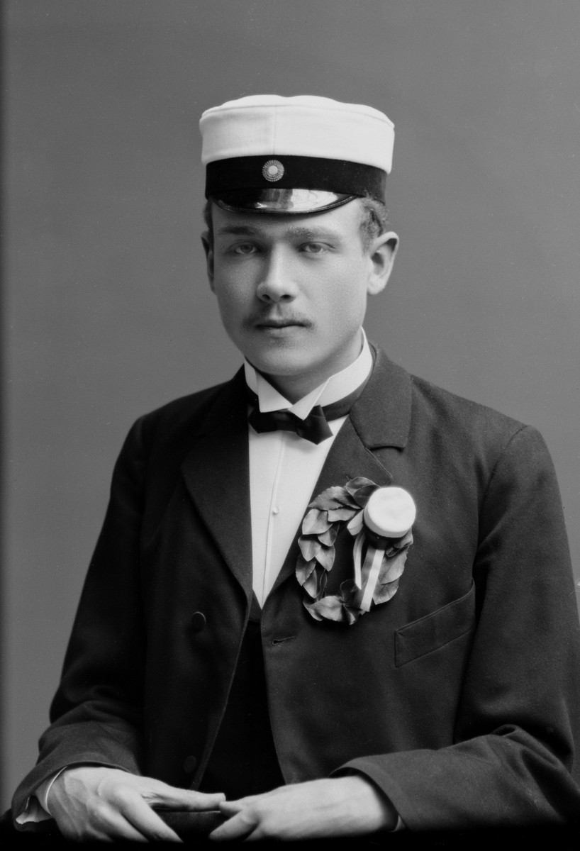 Maria Tesch, Porträtt Fotograferad i Maria Teschs ateljé som fanns i Linköping åren 1873 - 1936. Digitaliserad efter original glasnegativ som förvaras på Stiftsbiblioteket /Linköpings stadsbibliotek.