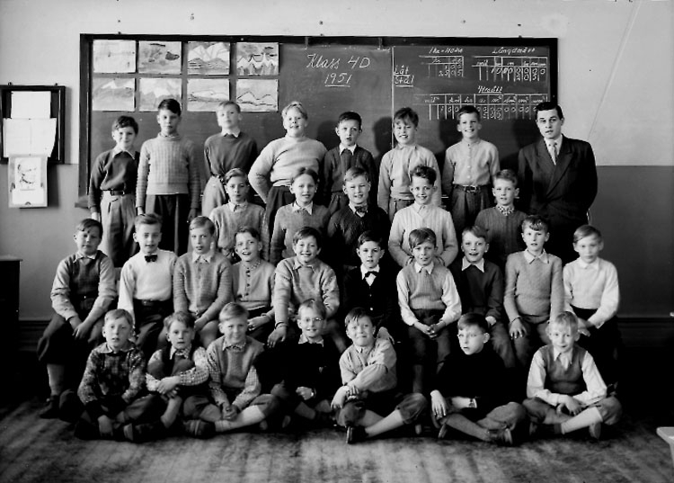 Sven Lindskog, Vasaskolan, classroom interior, 29 boys with teacher Per Olof Engström. Class 4D, Hall 1, 2.
