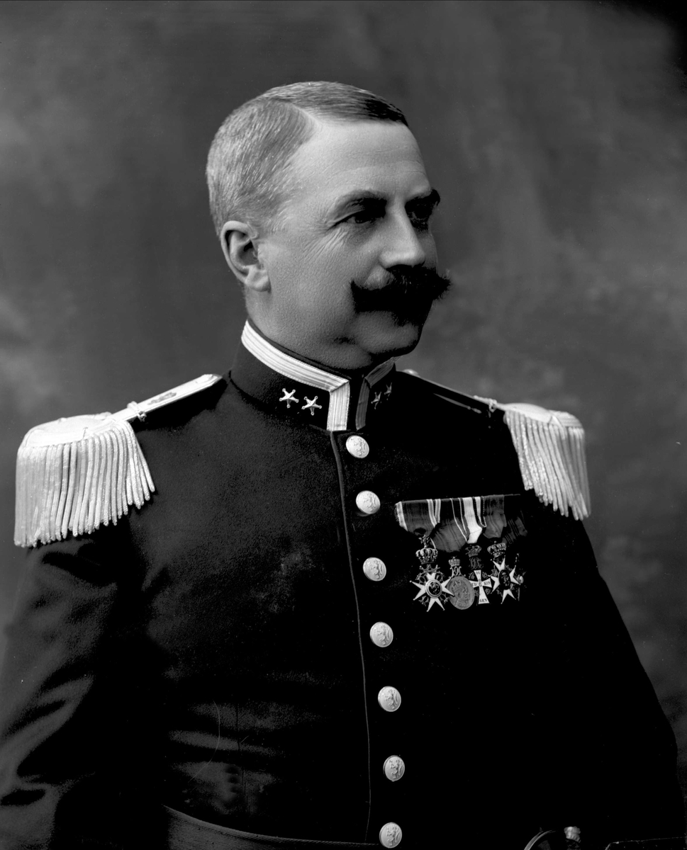 Gustav Borgen, Portrett, Ivar Aavatsmark i uniform som oberstløytnant.