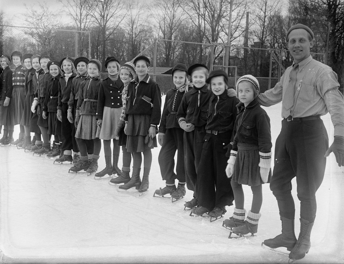 Paul Sandberg, Ice Ski Training under the direction of Einar Fagerstedt at the Students Sports Place before the Junior Championship in Figure Skating