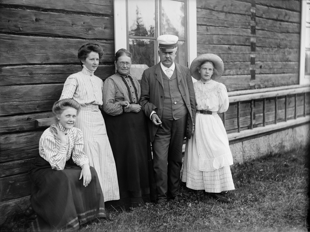 Josef Ärnström, Familjen Liliestråle, Berge, Timrå socken, Medelpad 1910