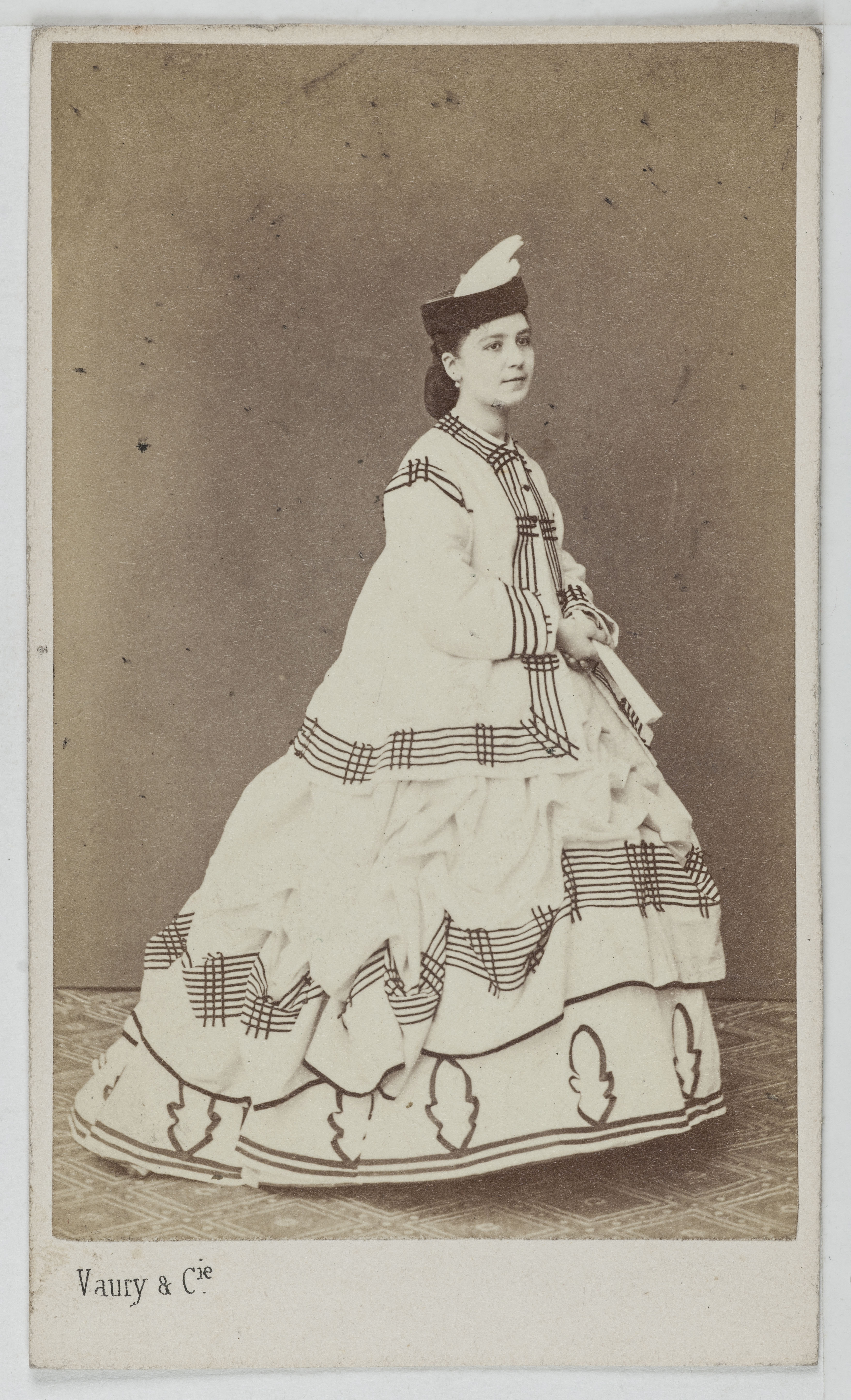 Vaury et Cie, Portrait d'Hortense Neveux, actrice de théâtre entre 1865 et 1876.