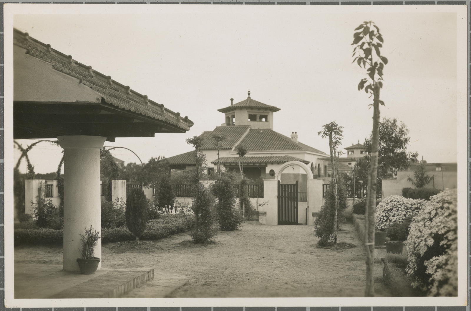 Desconegut, [Hostal La Gaviota. She Garbed]