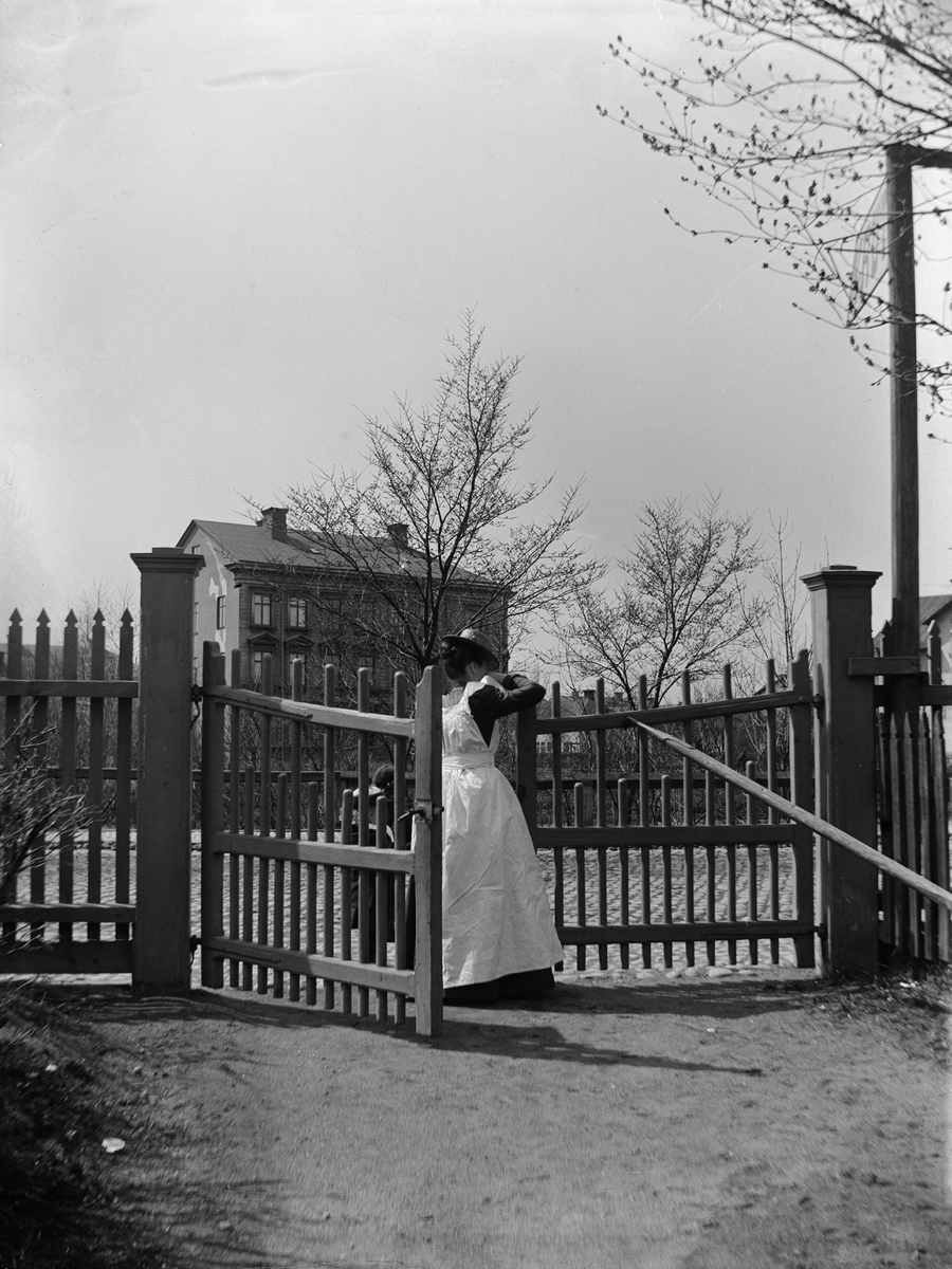 Carl Liljefors, Elin Liljefors, kvarteret Edda, Svartbäcksgatan 37, Uppsala 1900 - 1901
