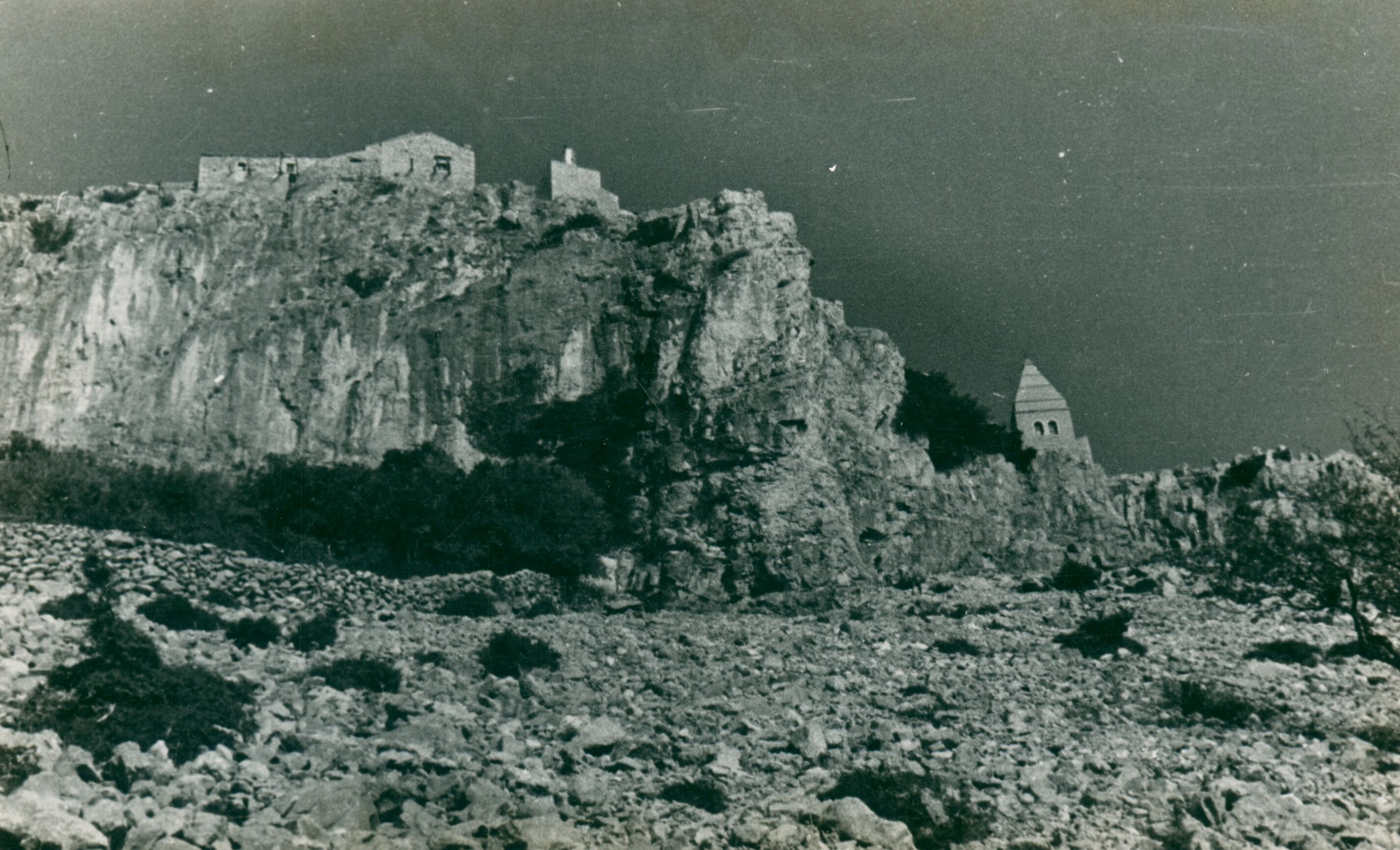 Branko Fučić, Lubenice (Cres), veduta mjesta sa zapadne strane