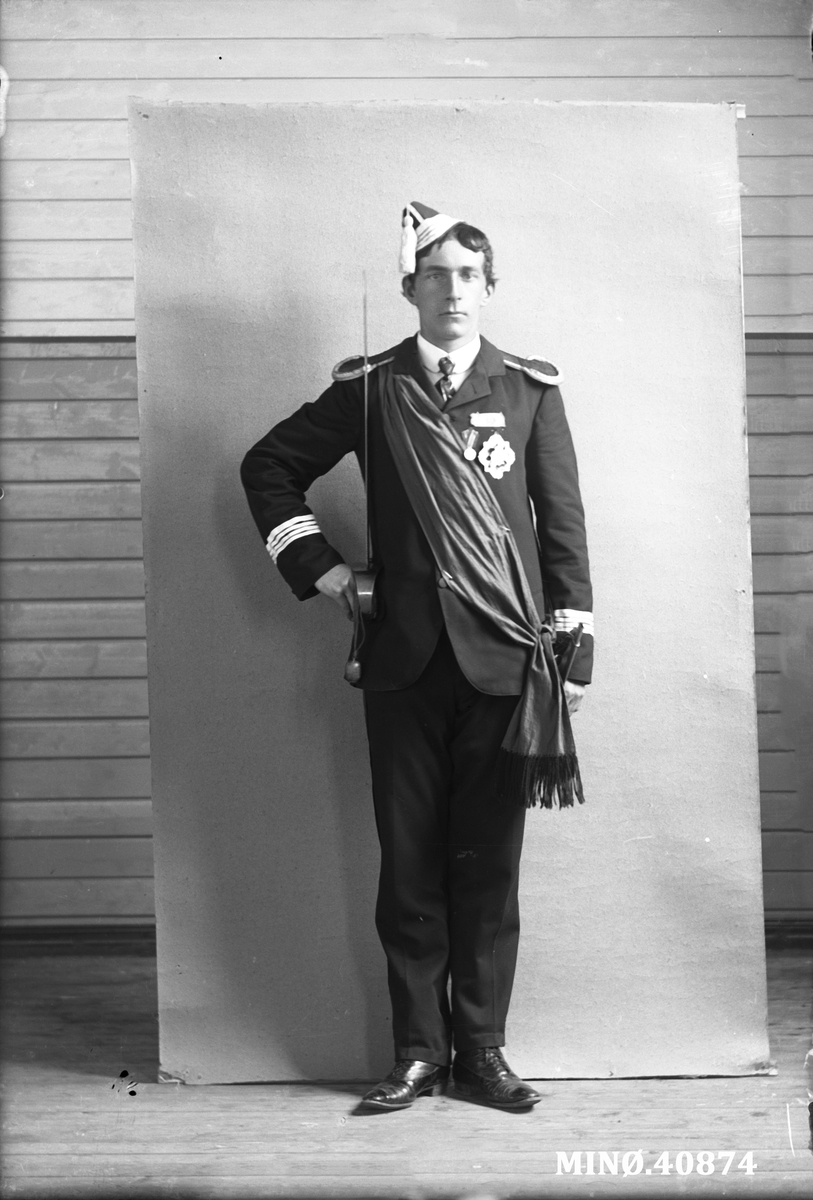Oscar Holte, Portrett av ung mann i uniform - Gunther