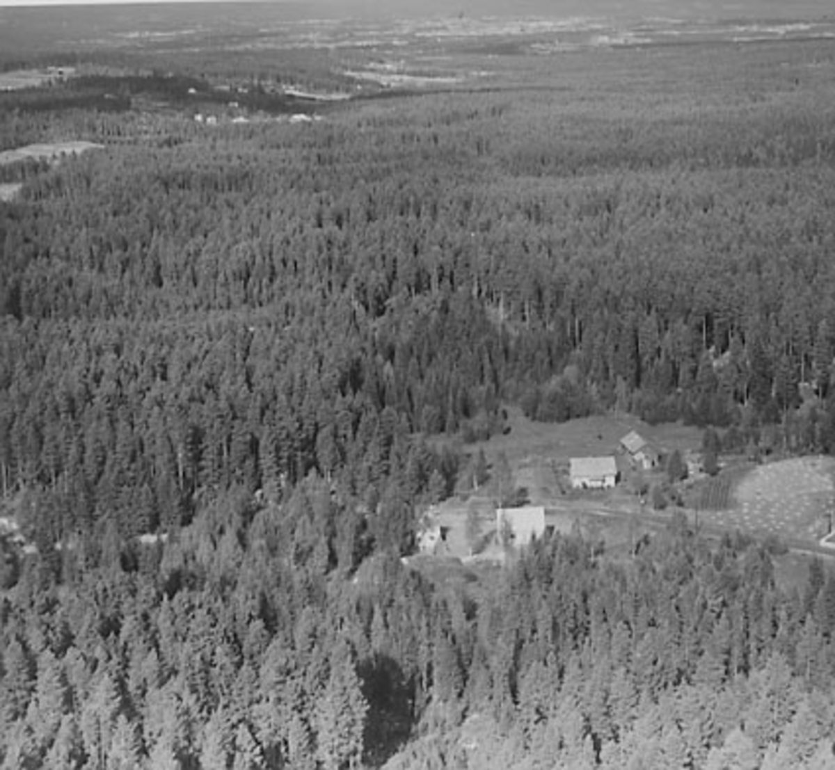 Widerøes Flyveselskap A/S, FLYFOTO LERSVEEN, ÅSVANG